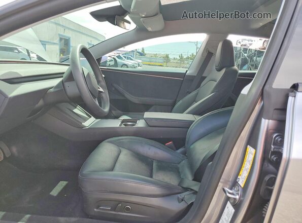 5YJ3E1EB1SF937183 2025 TESLA MODEL Silver Вид салону спереду