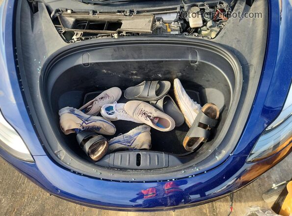5YJ3E1EB2JF106340 2018 TESLA MODEL Blue Widok wnętrza z tyłu