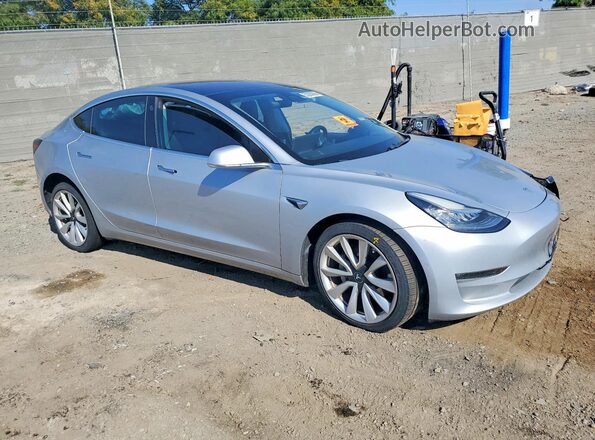5YJ3E1EB2JF116947 2018 TESLA MODEL Silver Przód prawy