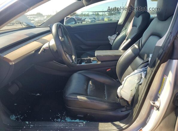 5YJ3E1EB2JF116947 2018 TESLA MODEL Silver Widok wnętrza z przodu
