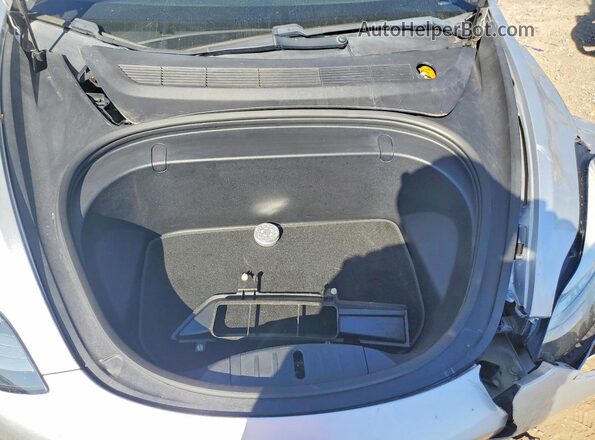 5YJ3E1EB2JF116947 2018 TESLA MODEL Silver Widok wnętrza z tyłu