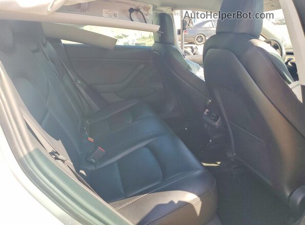 5YJ3E1EB2JF116947 2018 TESLA MODEL Silver Widok tylnych siedzeń
