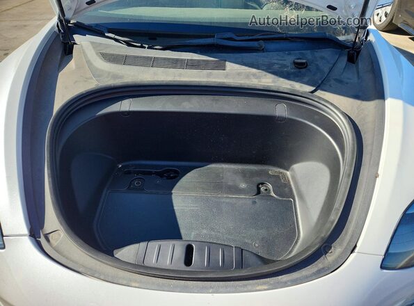 5YJ3E1EB2KF452891 2019 TESLA MODEL White Widok wnętrza z tyłu