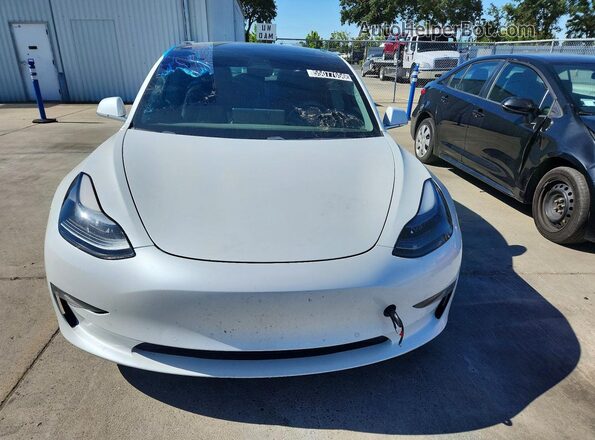 5YJ3E1EB2KF452891 2019 TESLA MODEL White Widok z przodu