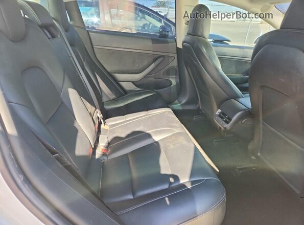5YJ3E1EB2KF452891 2019 TESLA MODEL White Widok tylnych siedzeń