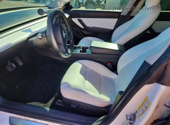 5YJ3E1EB2LF622703 2020 TESLA MODEL Black Vista interior delantera