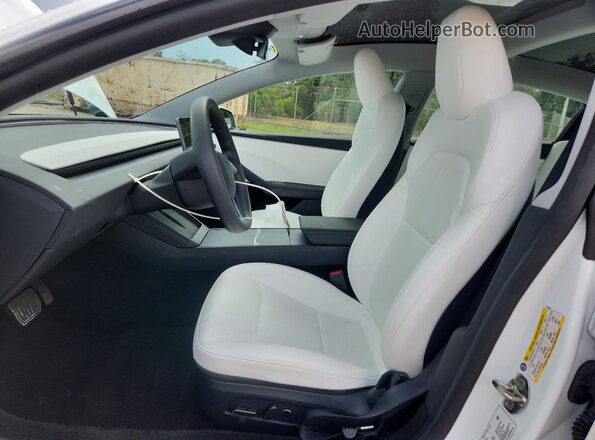 5YJ3E1EB2RF810999 2024 TESLA OTHER Белый Вид салона спереди