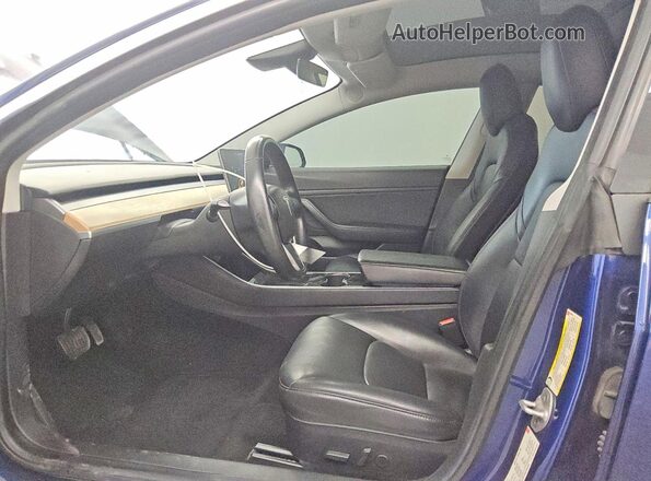5YJ3E1EB3JF064566 2018 TESLA MODEL Blue Front interior view