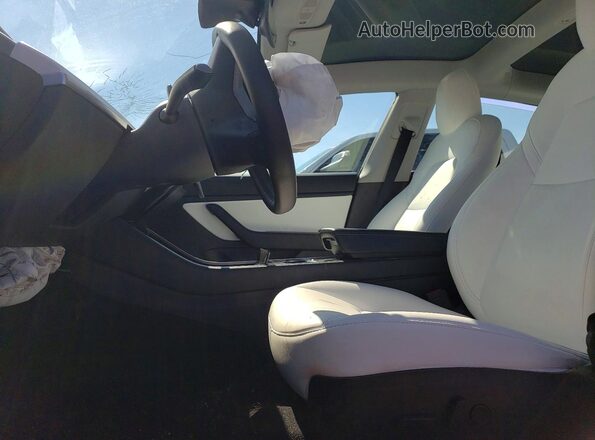 5YJ3E1EB3LF789281 2020 TESLA MODEL White Вид салону спереду
