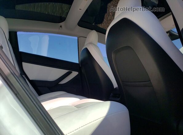 5YJ3E1EB3LF789281 2020 TESLA MODEL White Вид задньої частини салону