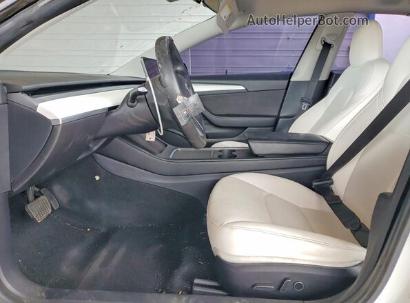 5YJ3E1EB3MF004064 2021 TESLA MODEL White Front interior view