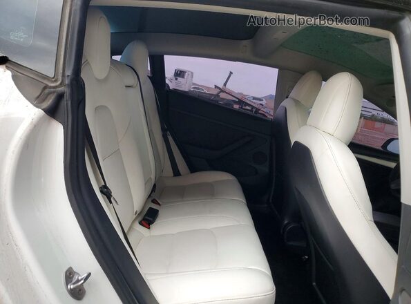 5YJ3E1EB3MF004064 2021 TESLA MODEL White Rear seats view