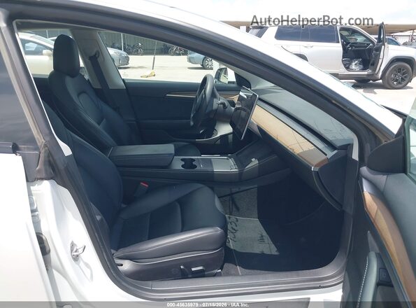 5YJ3E1EB3NF134668 2022 TESLA MODEL 3 White Вид салону спереду
