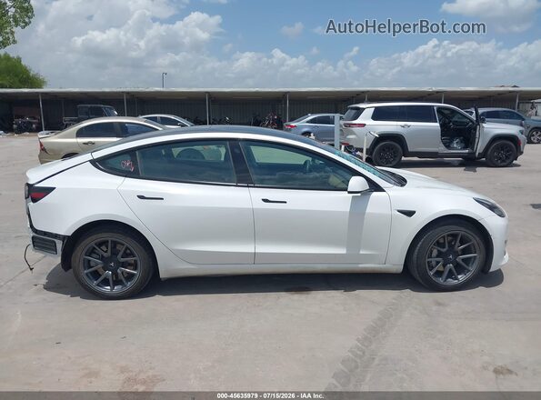 5YJ3E1EB3NF134668 2022 TESLA MODEL 3 White Вид задньої частини салону