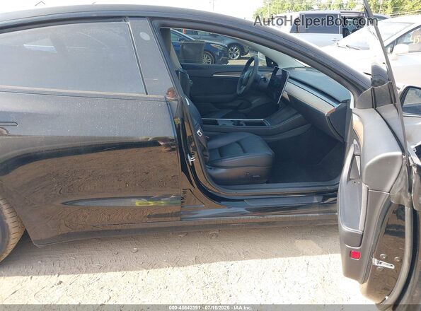 5YJ3E1EB3NF174376 2022 TESLA MODEL 3 Black Вид салону спереду