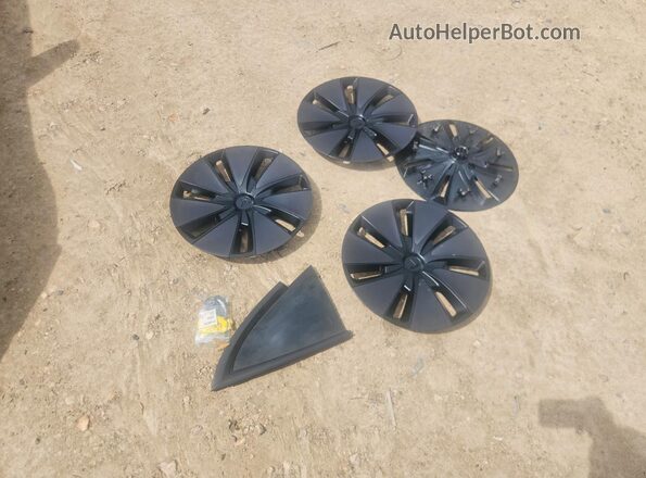 5YJ3E1EB3RF740879 2024 TESLA MODEL Gray ძრავის განყოფილების ხედი