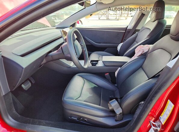 5YJ3E1EB3RF755088 2024 TESLA MODEL Красный Вид салона спереди