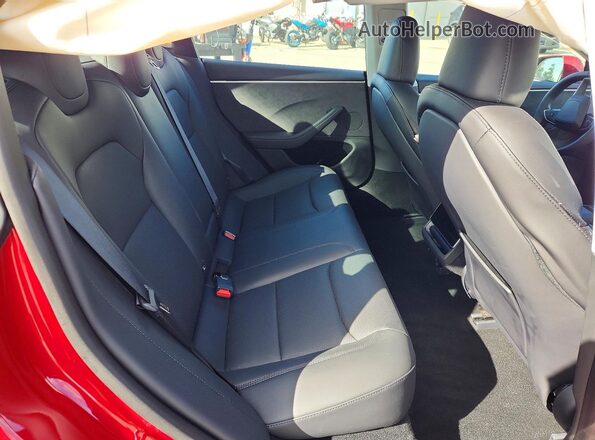 5YJ3E1EB3RF755088 2024 TESLA MODEL Красный Вид задних сидений