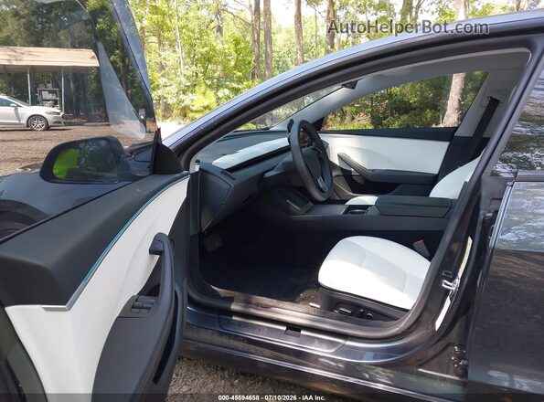5YJ3E1EB3SF874264 2025 TESLA MODEL 3 Gray Vista interior delantera