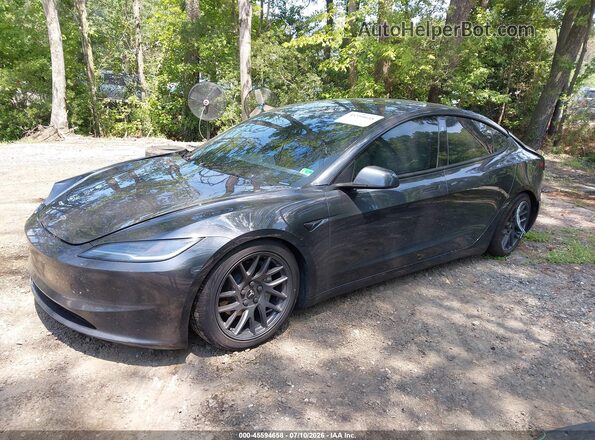 5YJ3E1EB3SF874264 2025 TESLA MODEL 3 Gray Vista tres cuartos delantera izquierda