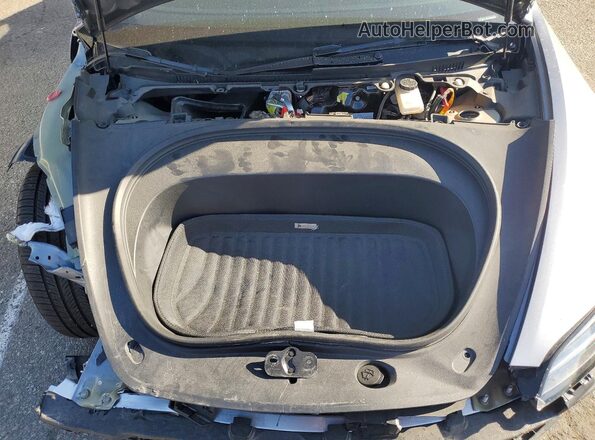 5YJ3E1EB3SF927285 2025 TESLA MODEL Silver Vista interior trasera