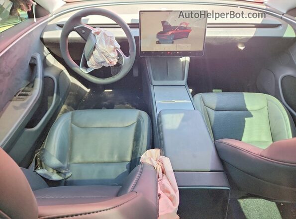 5YJ3E1EB3SF938187 2025 TESLA MODEL Red Առջևի վահանակի տեսք