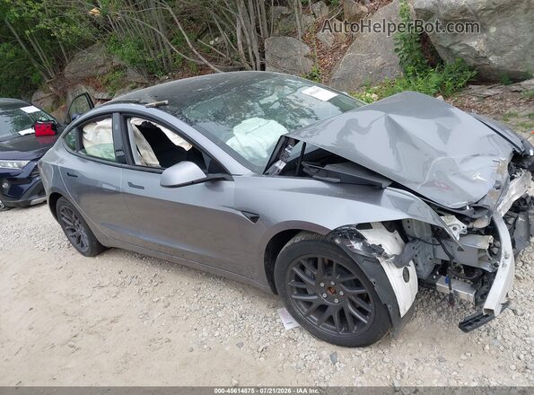 5YJ3E1EB3SF972985 2025 TESLA MODEL 3 Серебряный Вид задней части салона