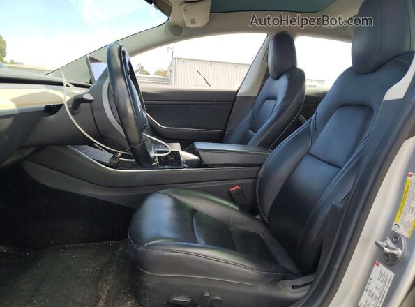 5YJ3E1EB4JF091193 2018 TESLA MODEL Silver Front interior view