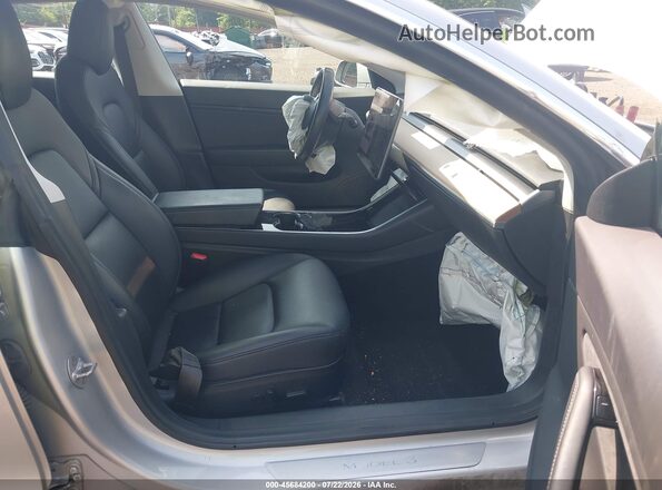 5YJ3E1EB4JF116870 2018 TESLA MODEL 3 Silver Widok wnętrza z przodu