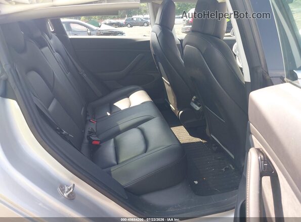 5YJ3E1EB4JF116870 2018 TESLA MODEL 3 Silver Widok naklejki z numerem VIN