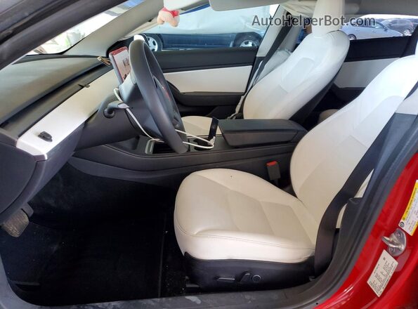 5YJ3E1EB4MF877564 2021 TESLA MODEL Red Вид салону спереду