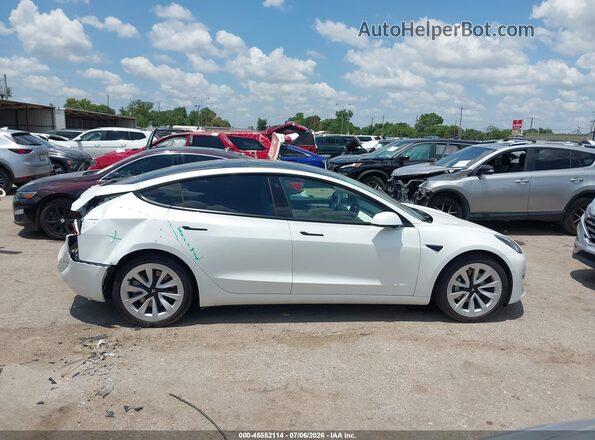 5YJ3E1EB4NF269044 2022 TESLA MODEL 3 White Dashboard view