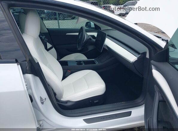 5YJ3E1EB4NF271019 2022 TESLA MODEL 3 Белый Вид салона спереди