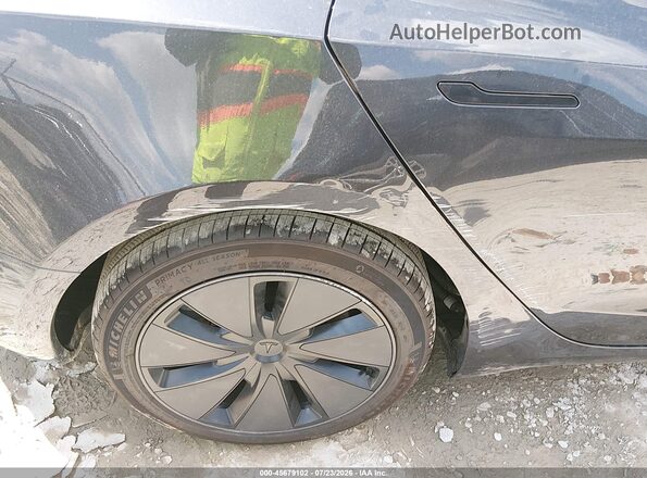 5YJ3E1EB4SF959890 2025 TESLA MODEL 3 Gray Widok z przodu
