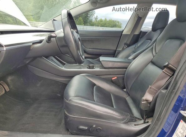 5YJ3E1EB5JF093681 2018 TESLA MODEL Синий Вид салона спереди