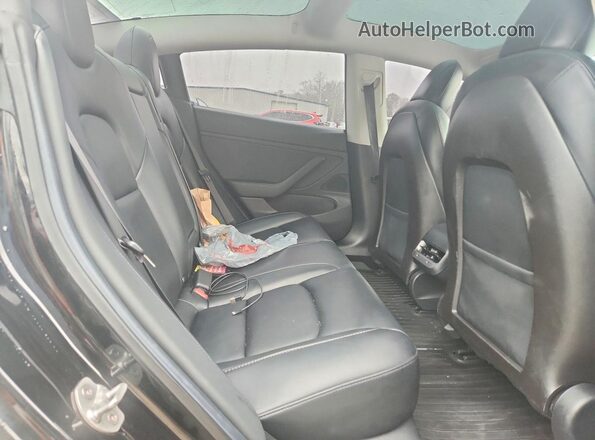 5YJ3E1EB5KF385557 2019 TESLA MODEL Black Widok tylnych siedzeń