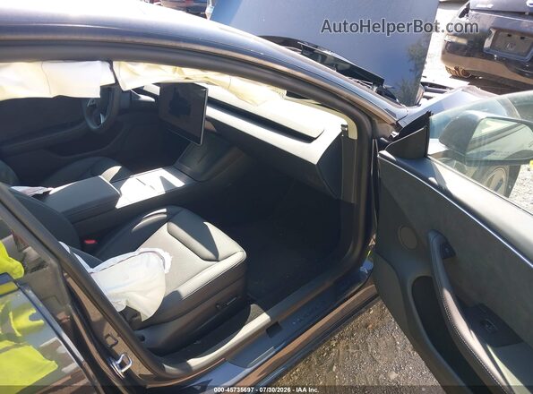 5YJ3E1EB5SF962443 2025 TESLA MODEL 3 Gray Widok wnętrza z przodu