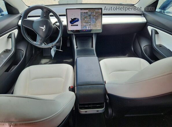 5YJ3E1EB6JF100928 2018 TESLA MODEL Blue Widok deski rozdzielczej
