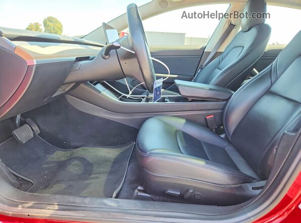 5YJ3E1EB6JF104770 2018 TESLA MODEL Red წინა სალონის ხედი