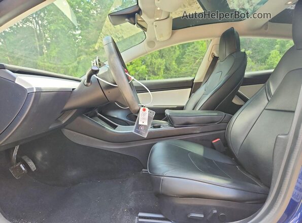 5YJ3E1EB6LF668566 2020 TESLA MODEL Blue Widok wnętrza z przodu