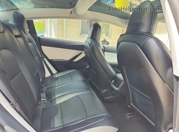 5YJ3E1EB6LF668566 2020 TESLA MODEL Blue Widok tylnych siedzeń