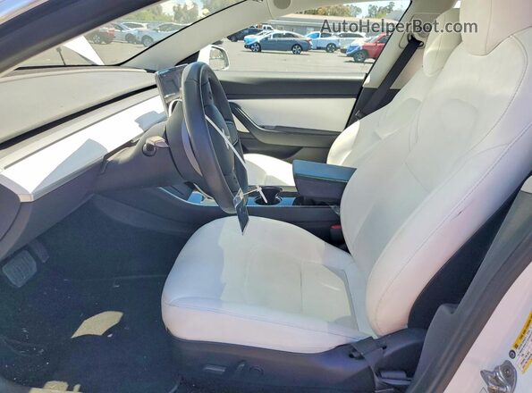 5YJ3E1EB6LF742343 2020 TESLA MODEL White Front interior view