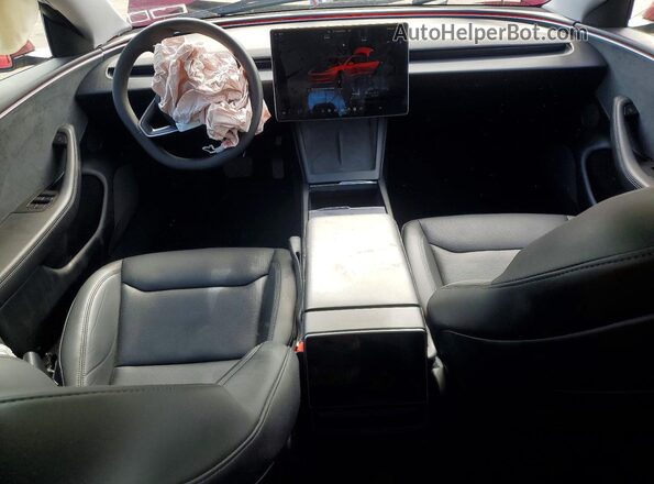 5YJ3E1EB6RF724739 2024 TESLA MODEL Красный Вид панели приборов