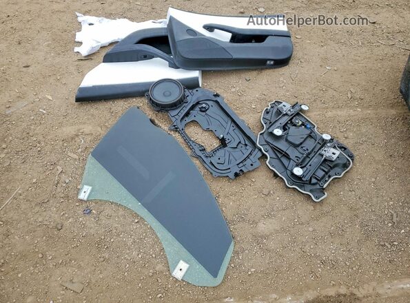 5YJ3E1EB6SF886540 2025 TESLA MODEL Gray Vista del compartimento del motor