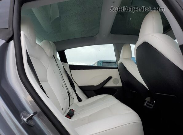 5YJ3E1EB6SF896470 2025 TESLA MODEL Gray Rear seats view
