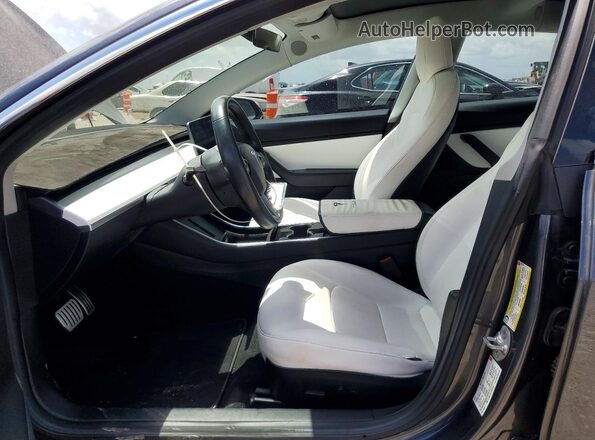5YJ3E1EB7JF055143 2018 TESLA MODEL Gray Front interior view