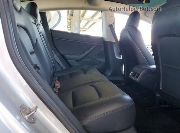 5YJ3E1EB7JF069253 2018 TESLA MODEL Silver Vista de los asientos traseros