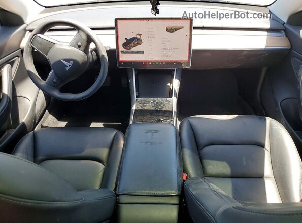 5YJ3E1EB7LF620137 2020 TESLA MODEL Серый Вид панели приборов