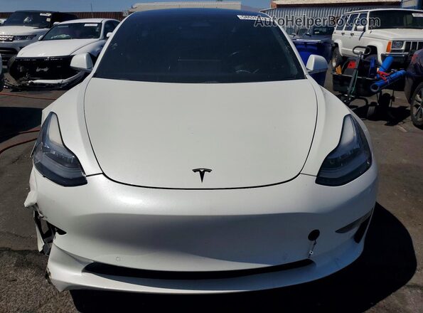5YJ3E1EB7LF798226 2020 TESLA MODEL White Widok z przodu