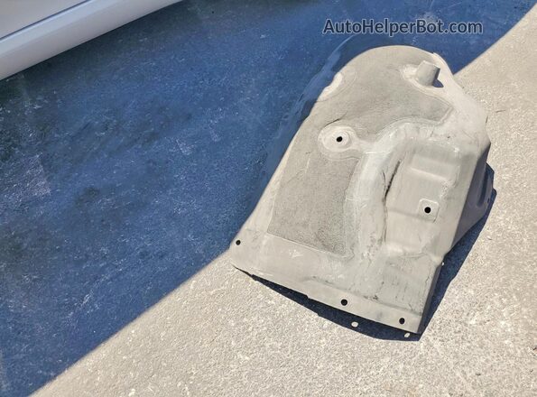 5YJ3E1EB7LF798226 2020 TESLA MODEL White Widok komory silnika